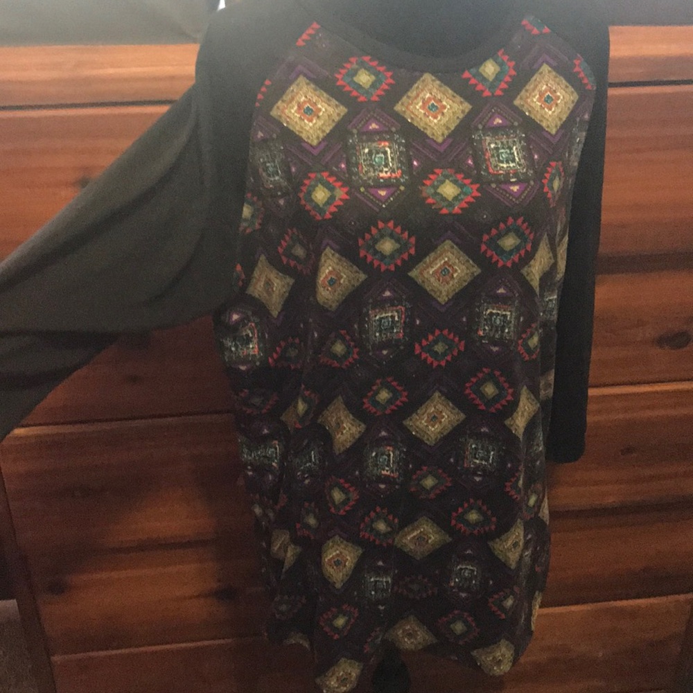 EUC Lularoe top